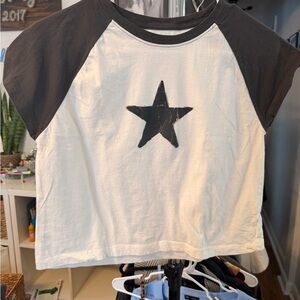 90s style boxy crop star tee
